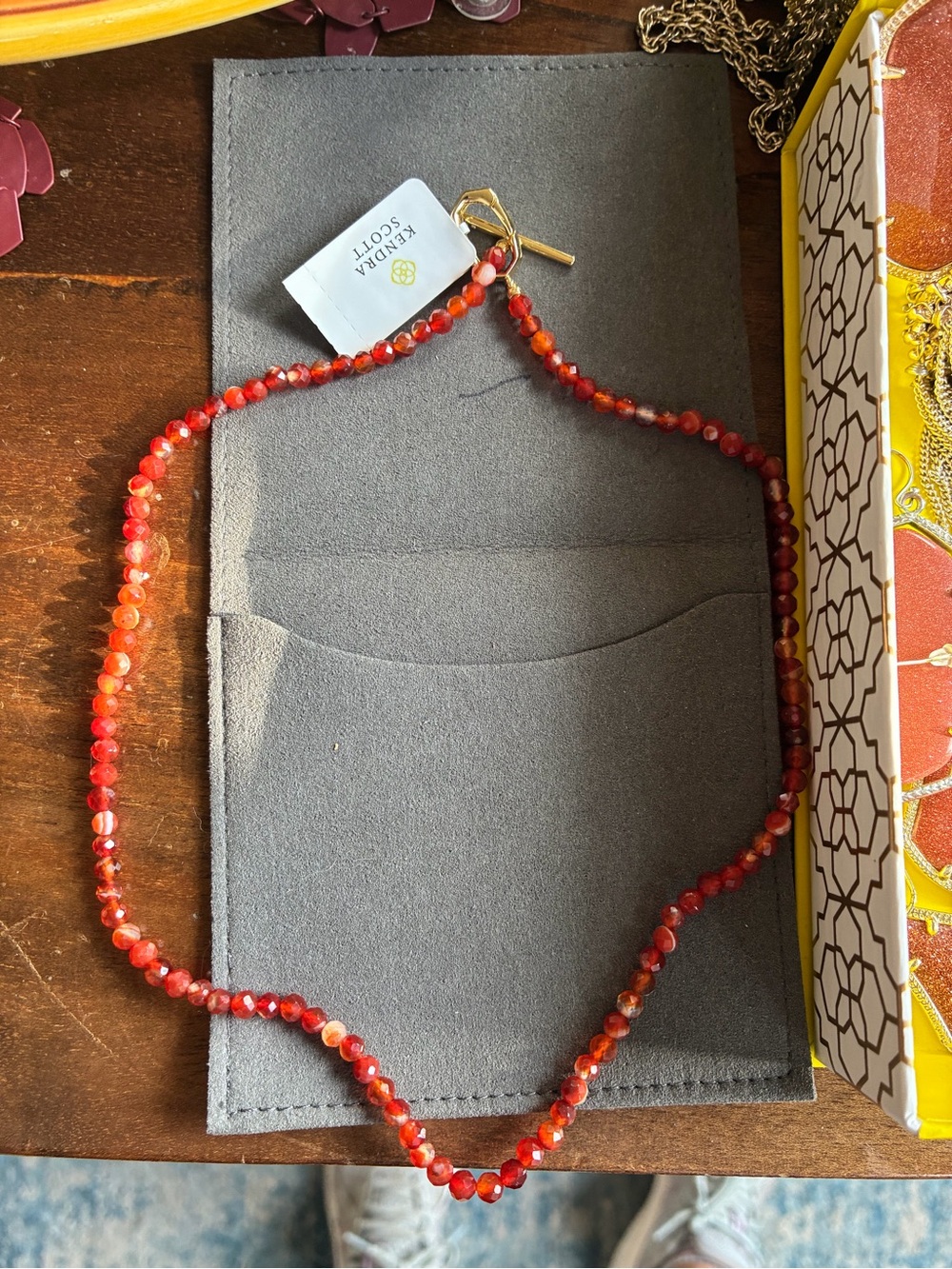 Nwt Kendra Scott orange beaded Sylvia necklace in gold - Picture 2 of 2
